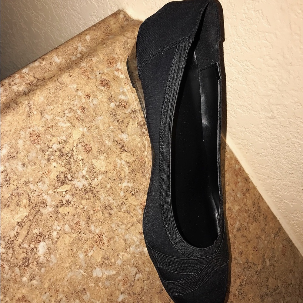Black dress shoes